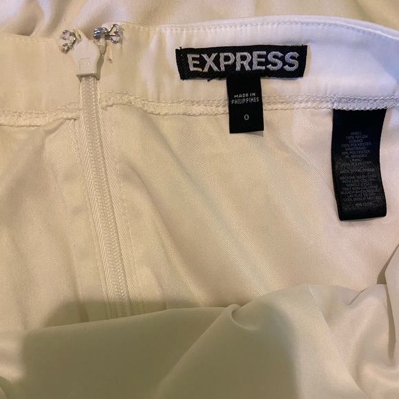 Express fancy cream skirt - Picture 3 of 3